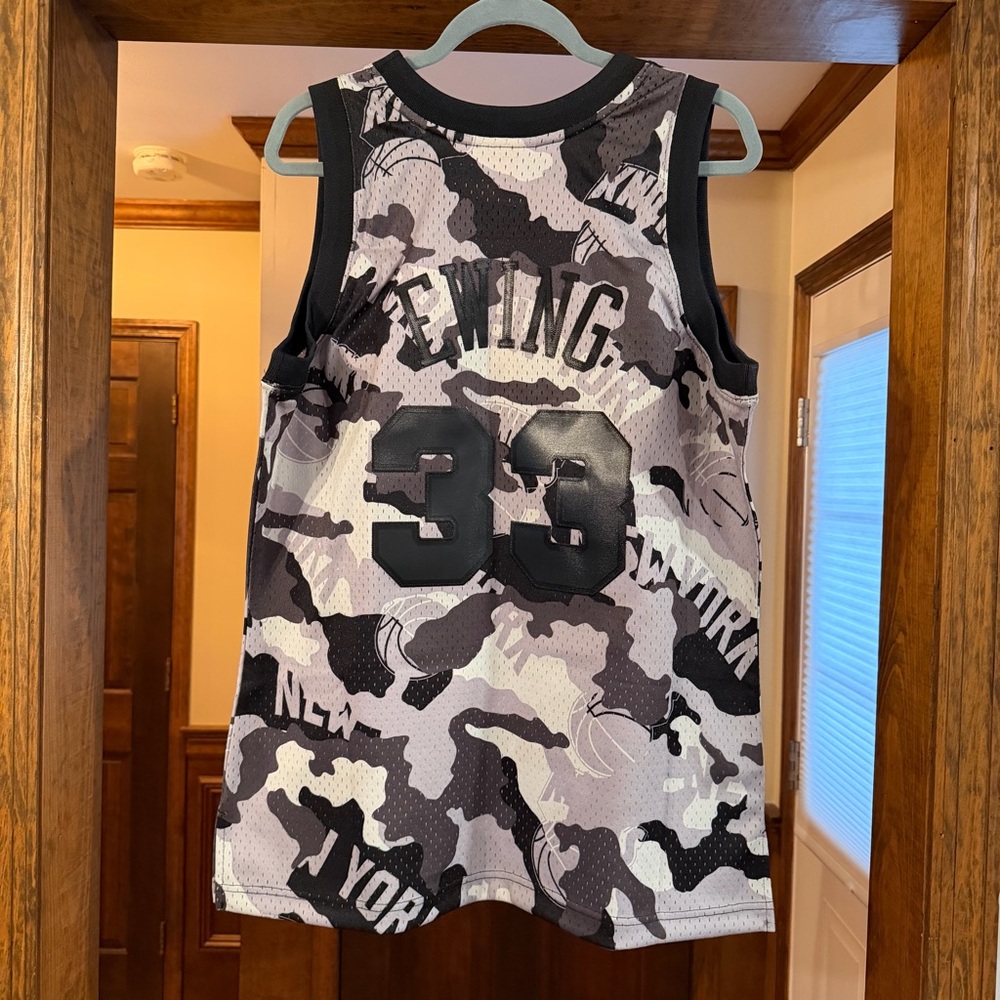 NWT NEW YORK KNICKS Patrick Ewing 1991 Ghost Black Camo Swingman Jersey (L)